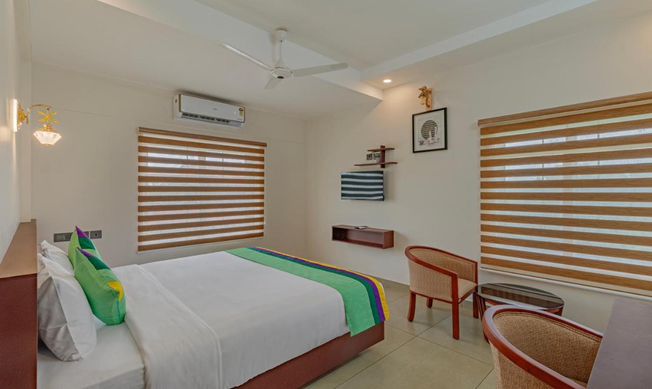Treebo Amigos Residency Cochin Airport Hotel Kochi Exterior foto